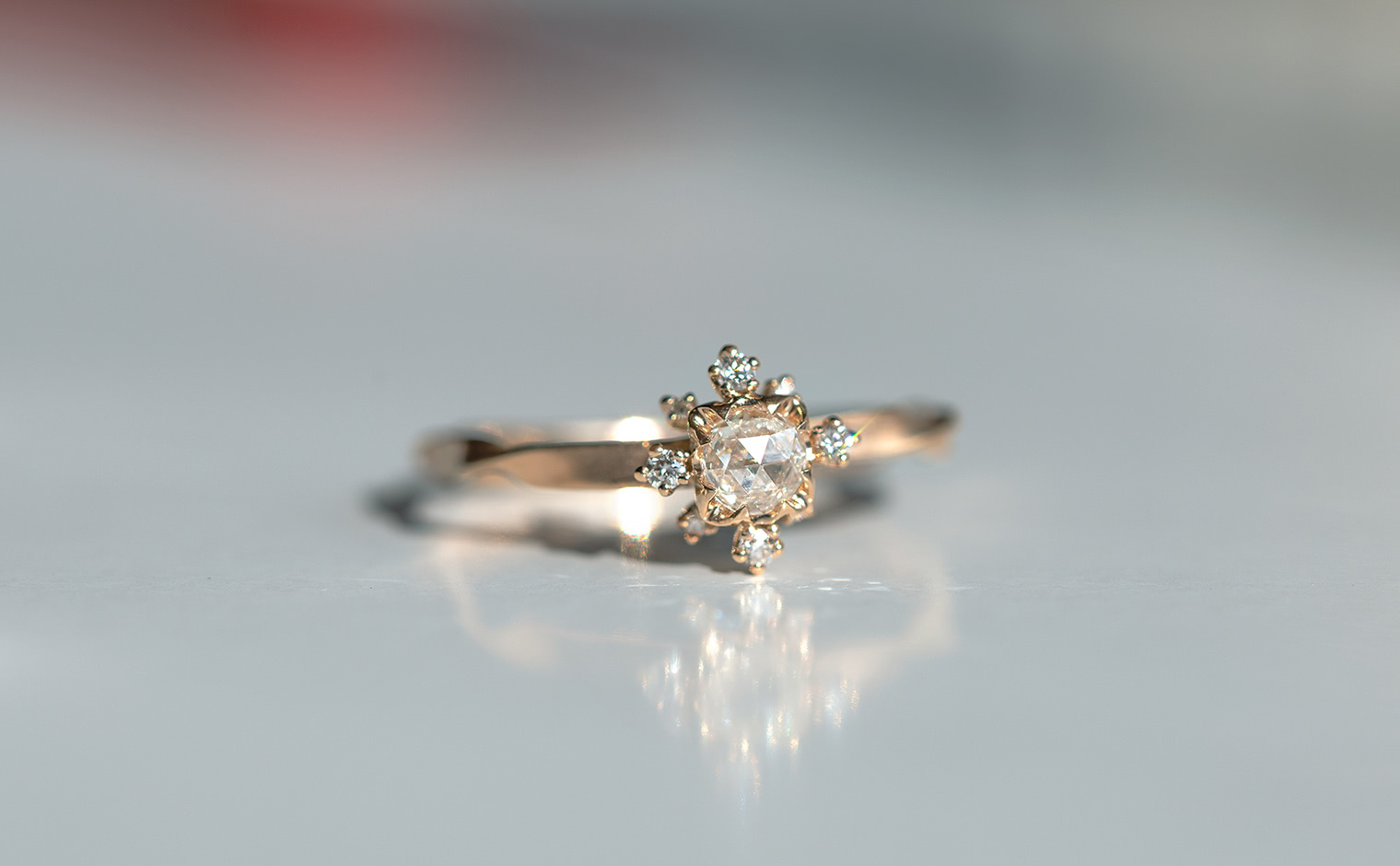 Twisting Snowflake Ring-Diamond natural light