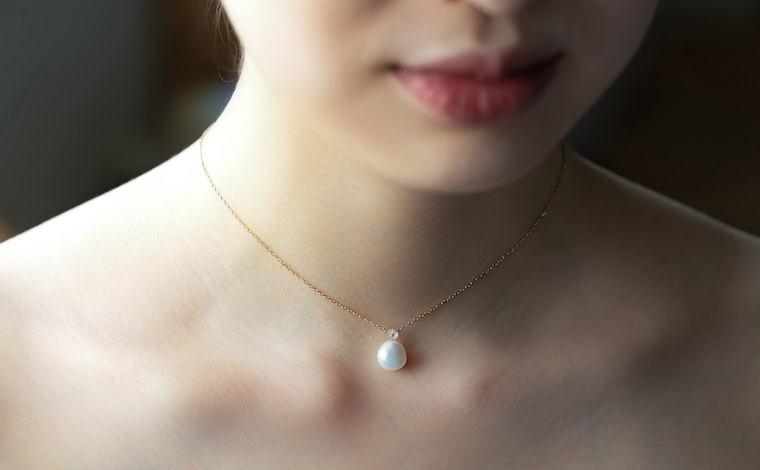 Floating Pearl Necklace