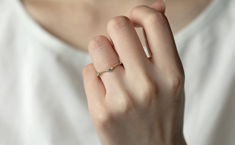 Curved Emerald Ring