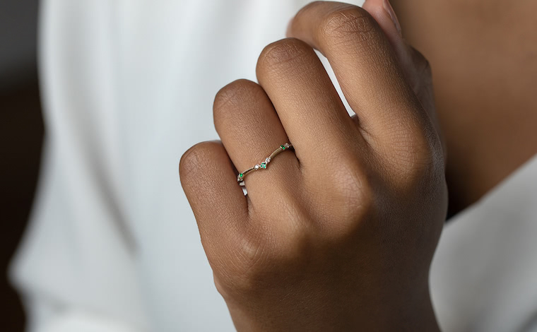 Curved Emerald Ring