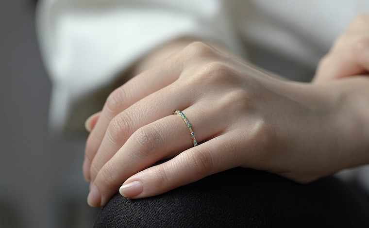 Dotted Ring-Sapphire & Emerald