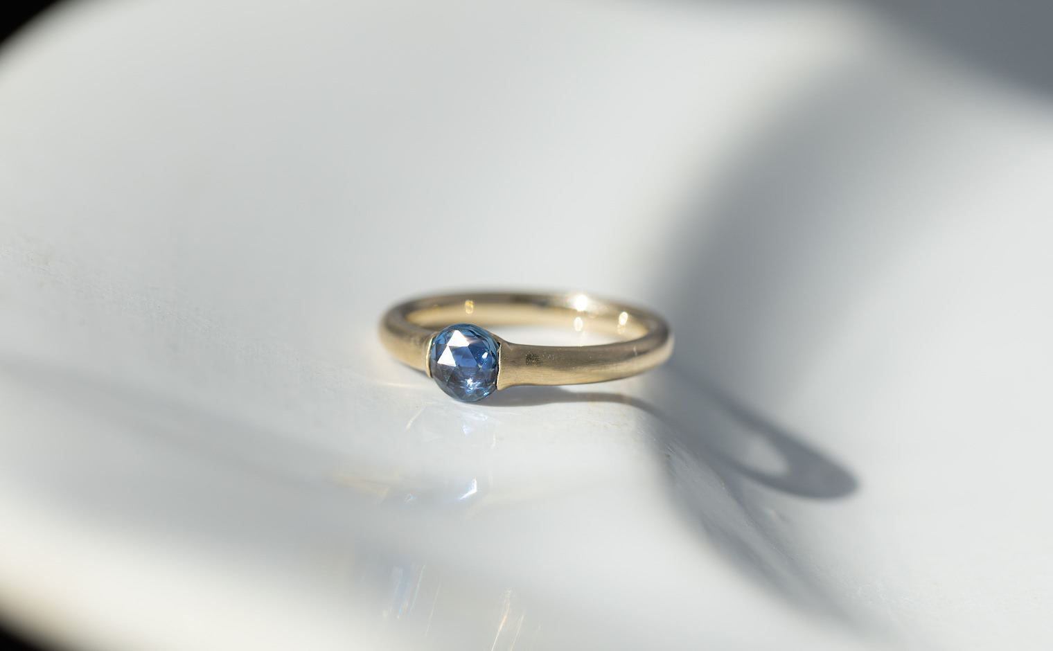 Sapphire Adamas Ring