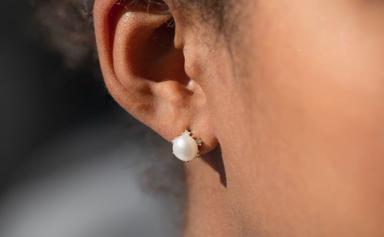 Snowflake Studs-Pearl